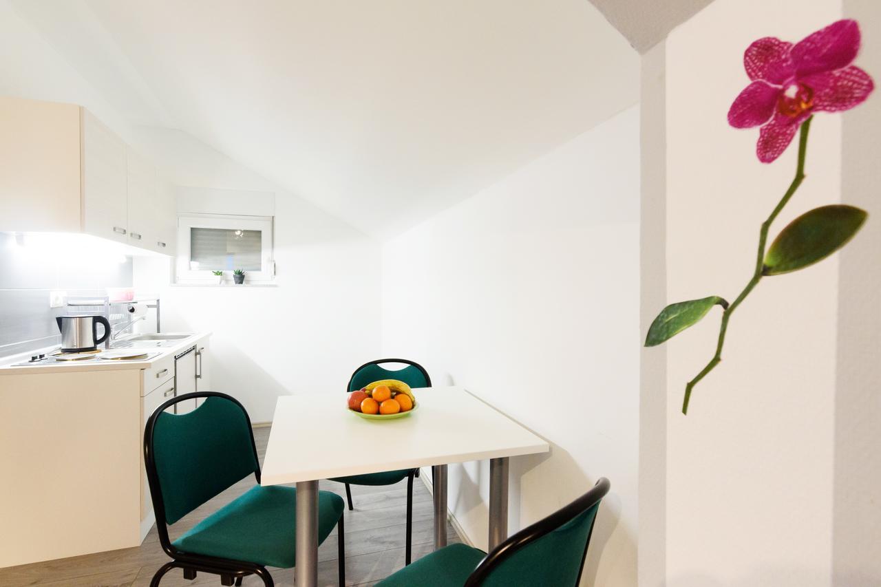 Apartmani Orhideja Gornji Karin Exteriör bild