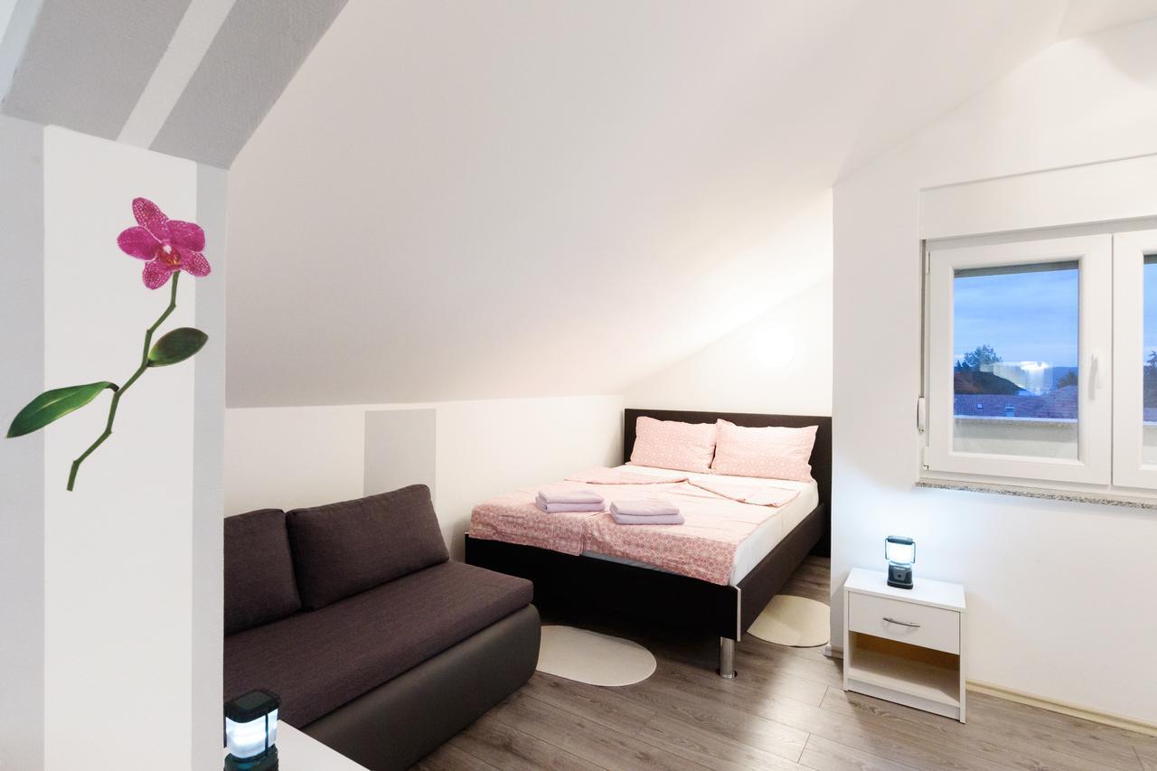 Apartmani Orhideja Gornji Karin Exteriör bild