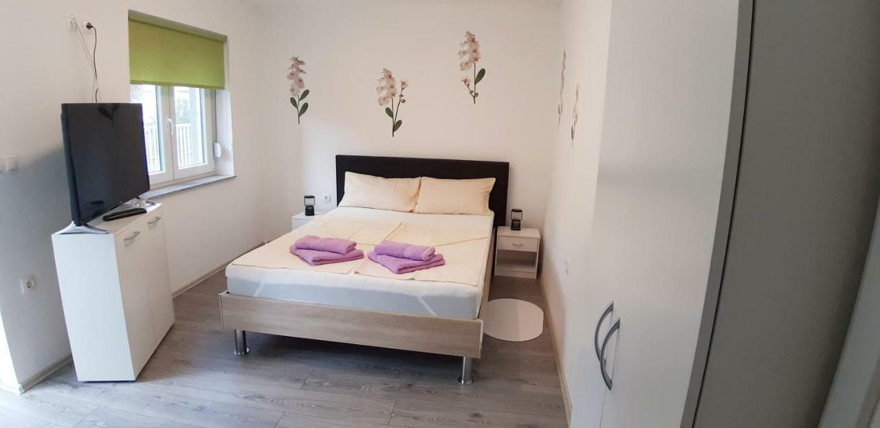 Apartmani Orhideja Gornji Karin Exteriör bild