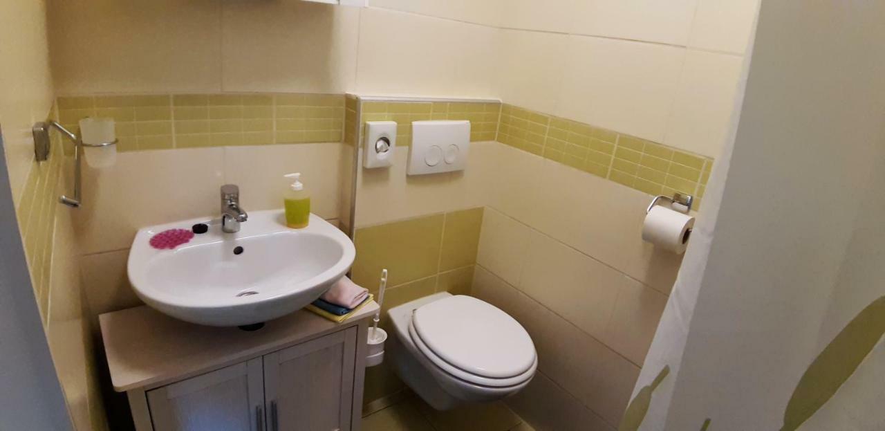Apartmani Orhideja Gornji Karin Exteriör bild